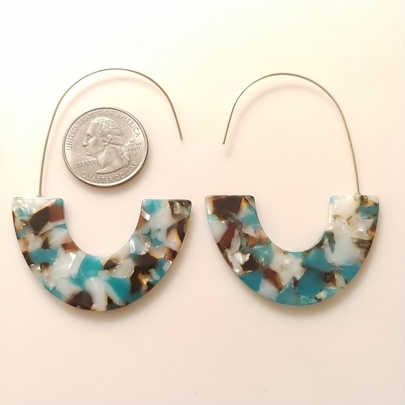 🆕 Blue Sea Colors U Shaped Graffiti Mix Earrings - Picture 3 of 4